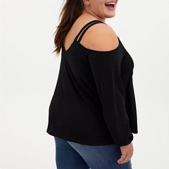 Torrid Knit Crepe V-Neck Cold Cutout Cold Shoulder Top size 2 Black - Picture 3 of 8